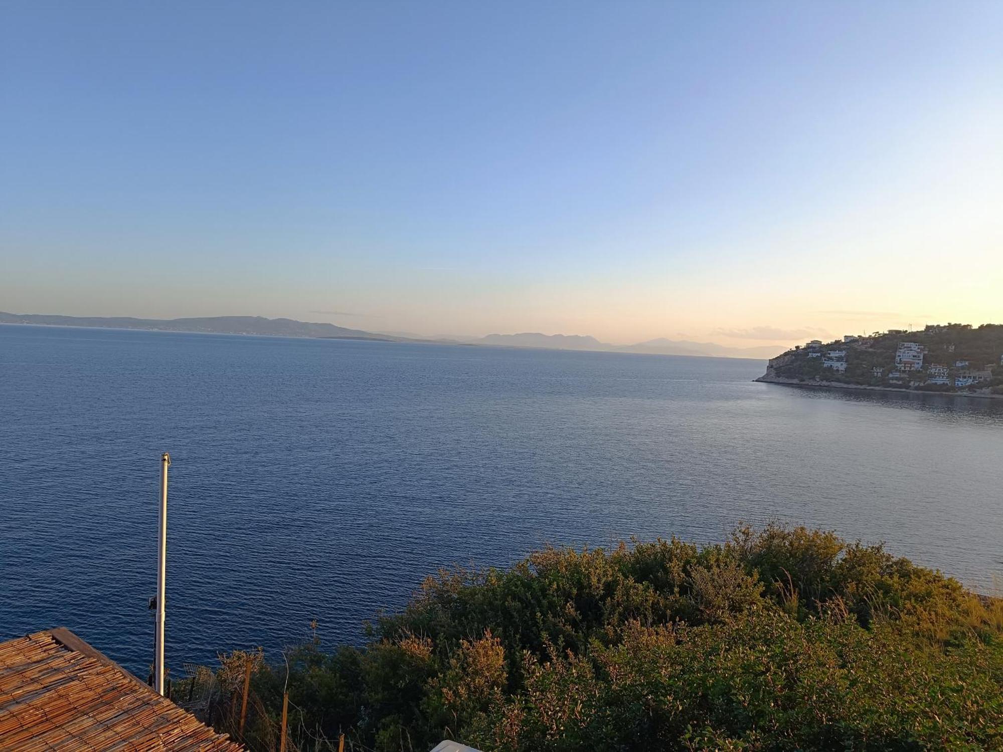 Forever Blue Salamis Bagian luar foto
