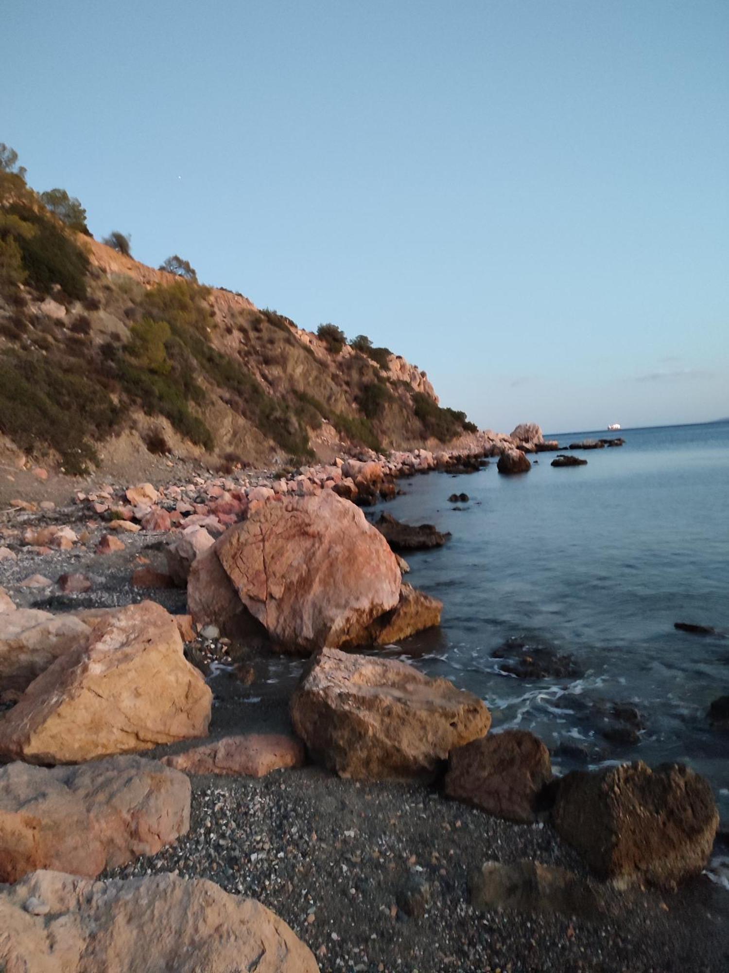Forever Blue Salamis Bagian luar foto